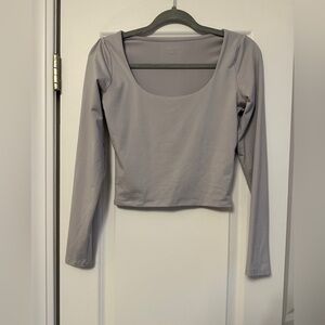 Hollister Women's Light Gray Long Sleeve Crop Tee